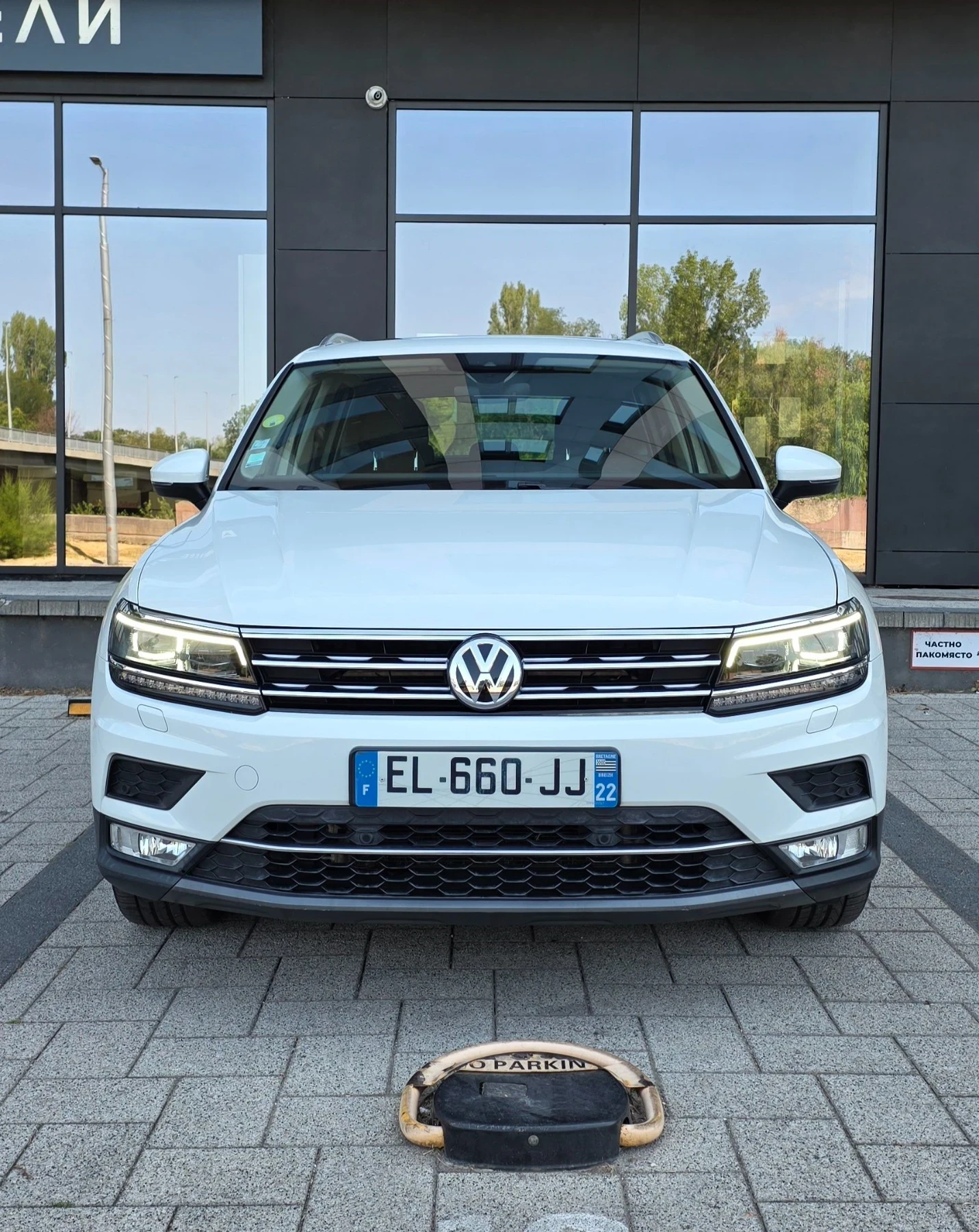 VW Tiguan 2.0 TDI, снимка 2 - Автомобили и джипове - 55878470