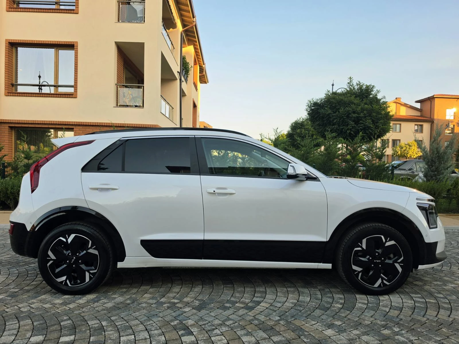 Kia Niro 64 KWH* SOH 100%* H/K* КОЖА* ПОДГРЕВ* ОБДУХВАНЕ* , снимка 6 - Автомобили и джипове - 56079852