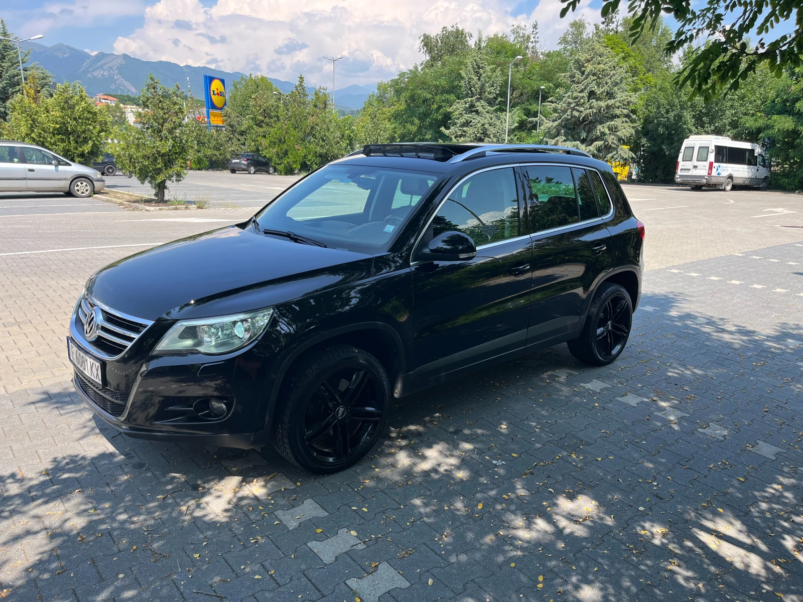 VW Tiguan VW Tiguan 2.0 TDI HIGHLINE 4MOTION /4x4/ ПАНОРАМА, снимка 2 - Автомобили и джипове - 56153098