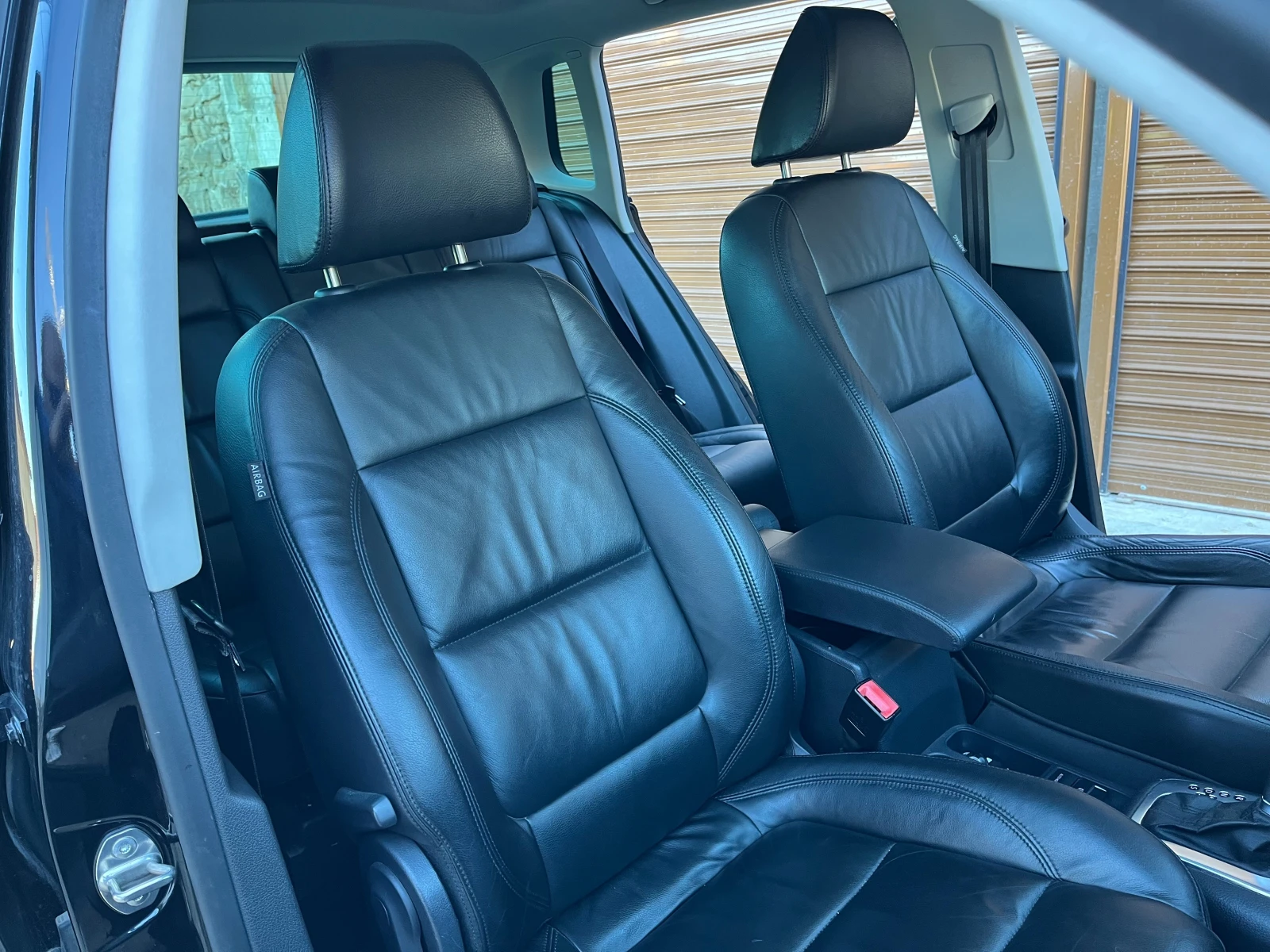 VW Tiguan VW Tiguan 2.0 TDI HIGHLINE 4MOTION /4x4/ ПАНОРАМА, снимка 9 - Автомобили и джипове - 56153098