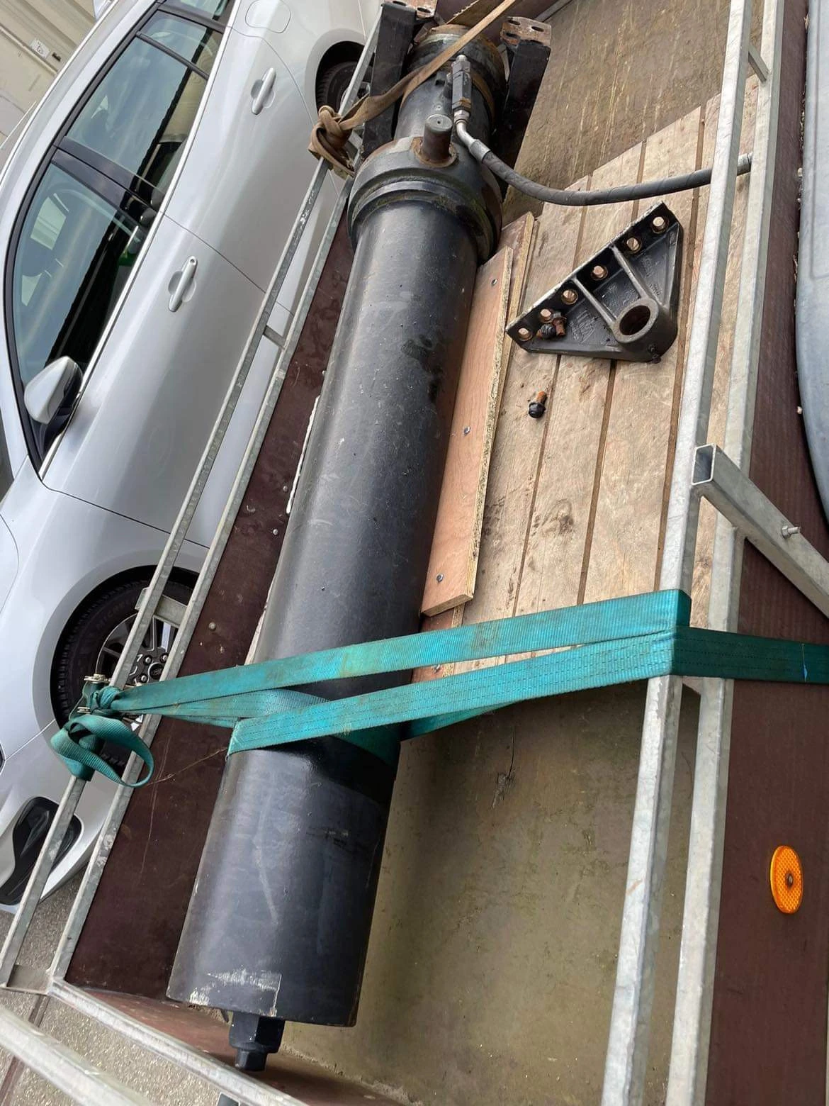 Хидравличен крик ( цилиндър) за полуремарке тип гондола 