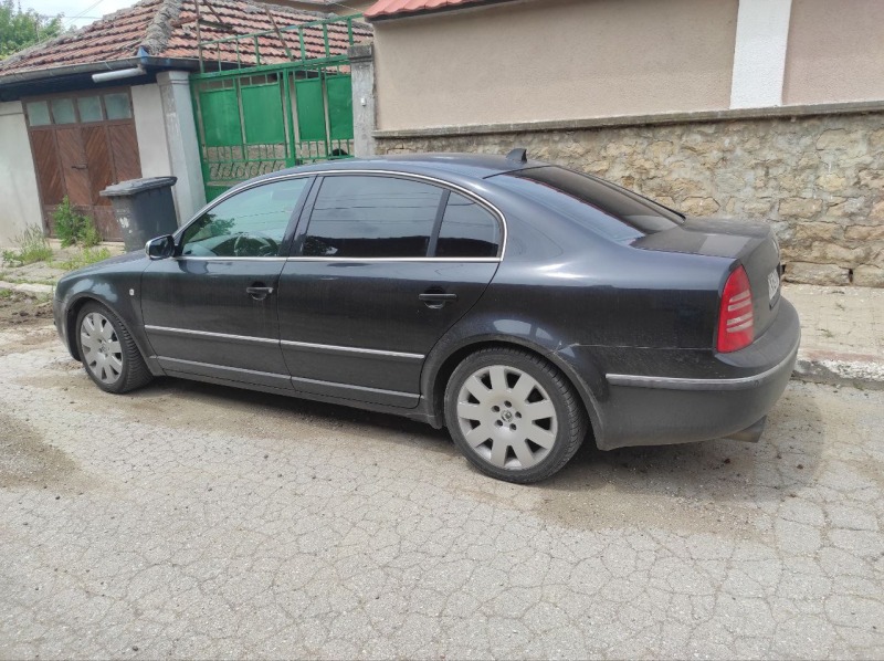 Skoda Superb, снимка 4 - Автомобили и джипове - 46091122