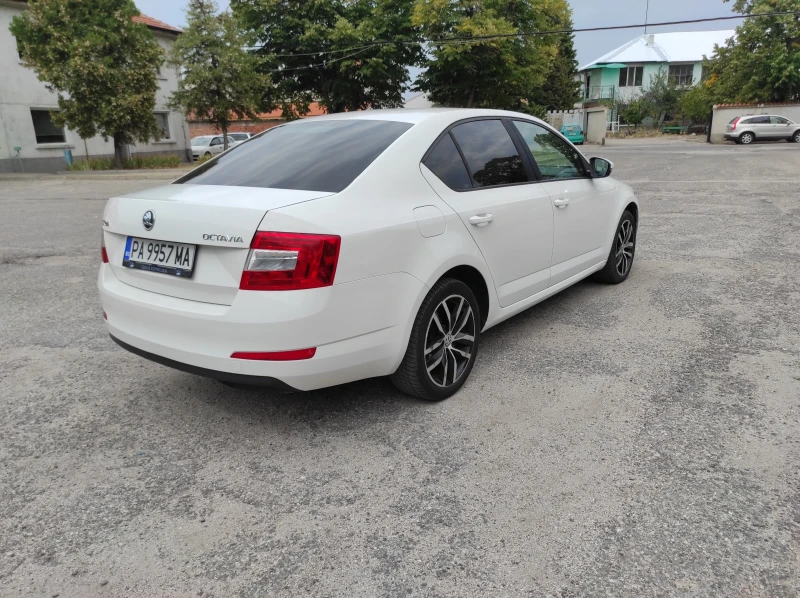 Skoda Octavia 1.6 TDI 90ks, снимка 7 - Автомобили и джипове - 52103642