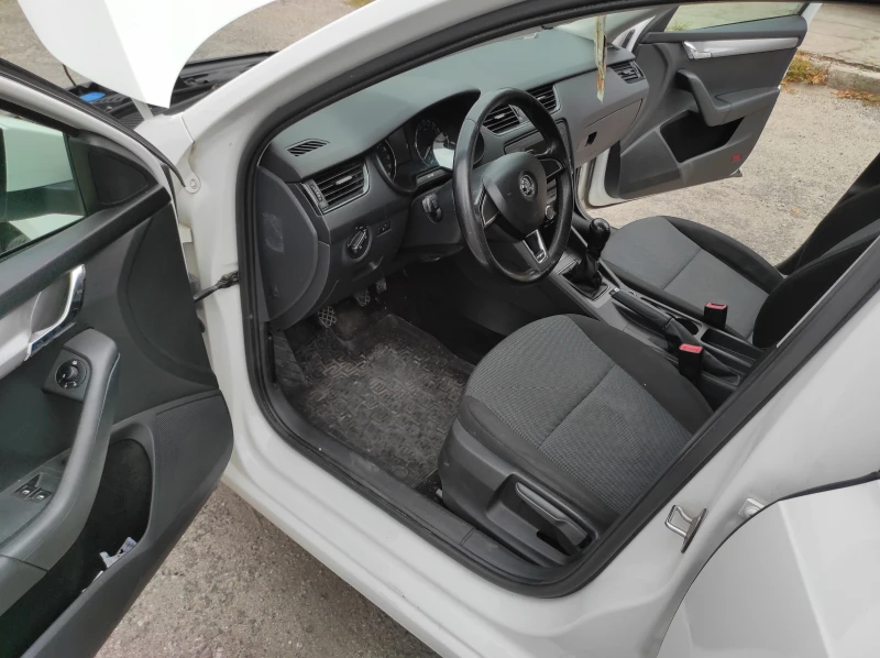 Skoda Octavia 1.6 TDI 90ks, снимка 10 - Автомобили и джипове - 52103642