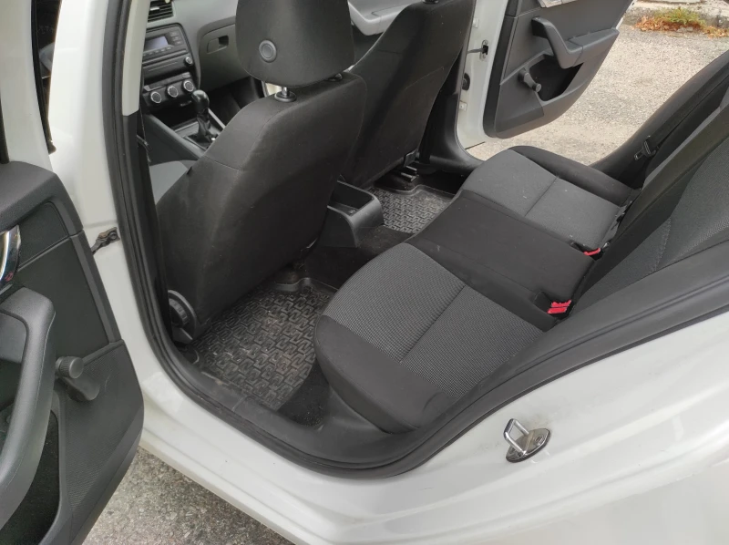 Skoda Octavia 1.6 TDI 90ks, снимка 11 - Автомобили и джипове - 52103642