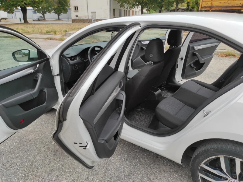 Skoda Octavia 1.6 TDI 90ks, снимка 12 - Автомобили и джипове - 52103642