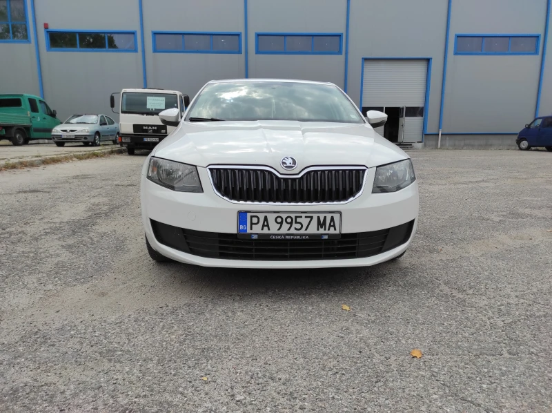 Skoda Octavia 1.6 TDI 90ks, снимка 2 - Автомобили и джипове - 52103642