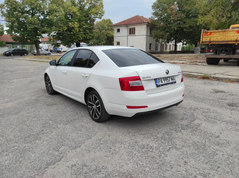 Skoda Octavia 1.6 TDI 90ks, снимка 5 - Автомобили и джипове - 52103642