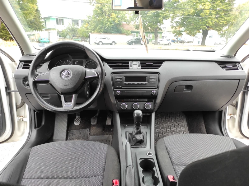 Skoda Octavia 1.6 TDI 90ks, снимка 9 - Автомобили и джипове - 52103642