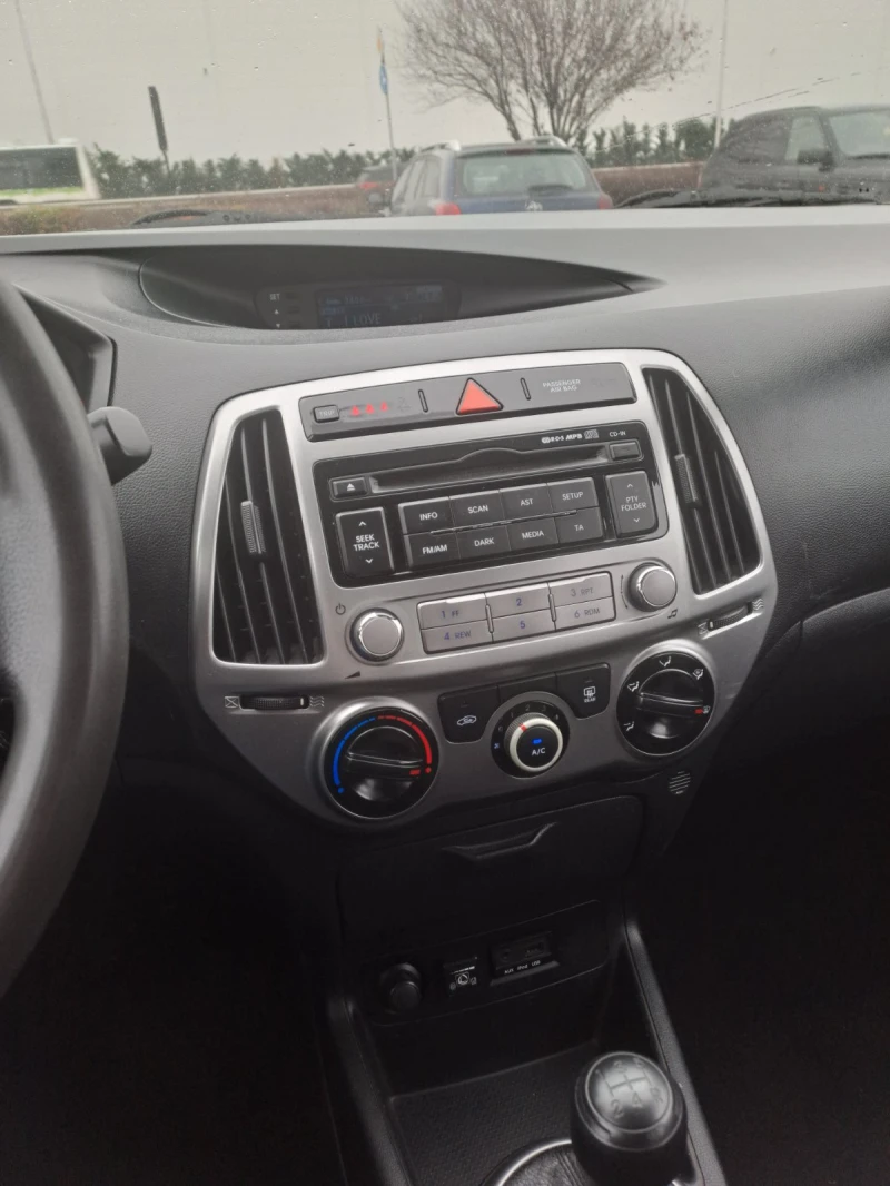 Hyundai I20, снимка 9 - Автомобили и джипове - 52627060