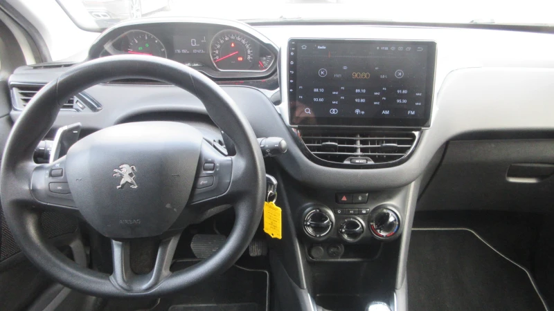 Peugeot 208 1.4-E-HDI-AUTOMAT-68HP, снимка 9 - Автомобили и джипове - 52864306
