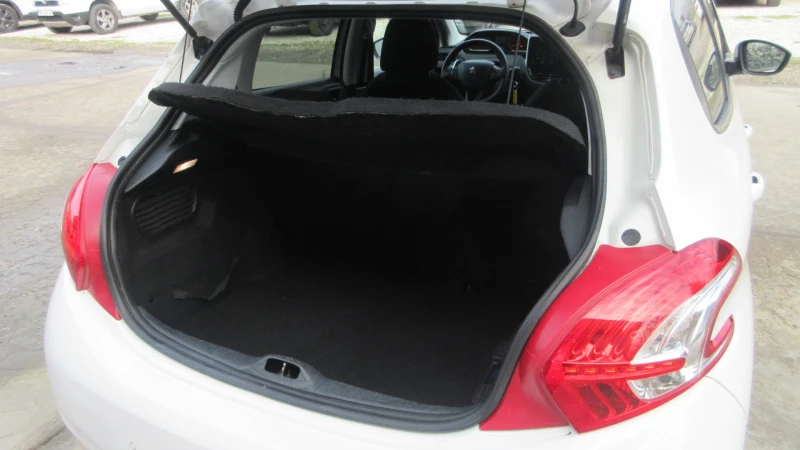 Peugeot 208 1.4-E-HDI-AUTOMAT-68HP, снимка 13 - Автомобили и джипове - 52864306