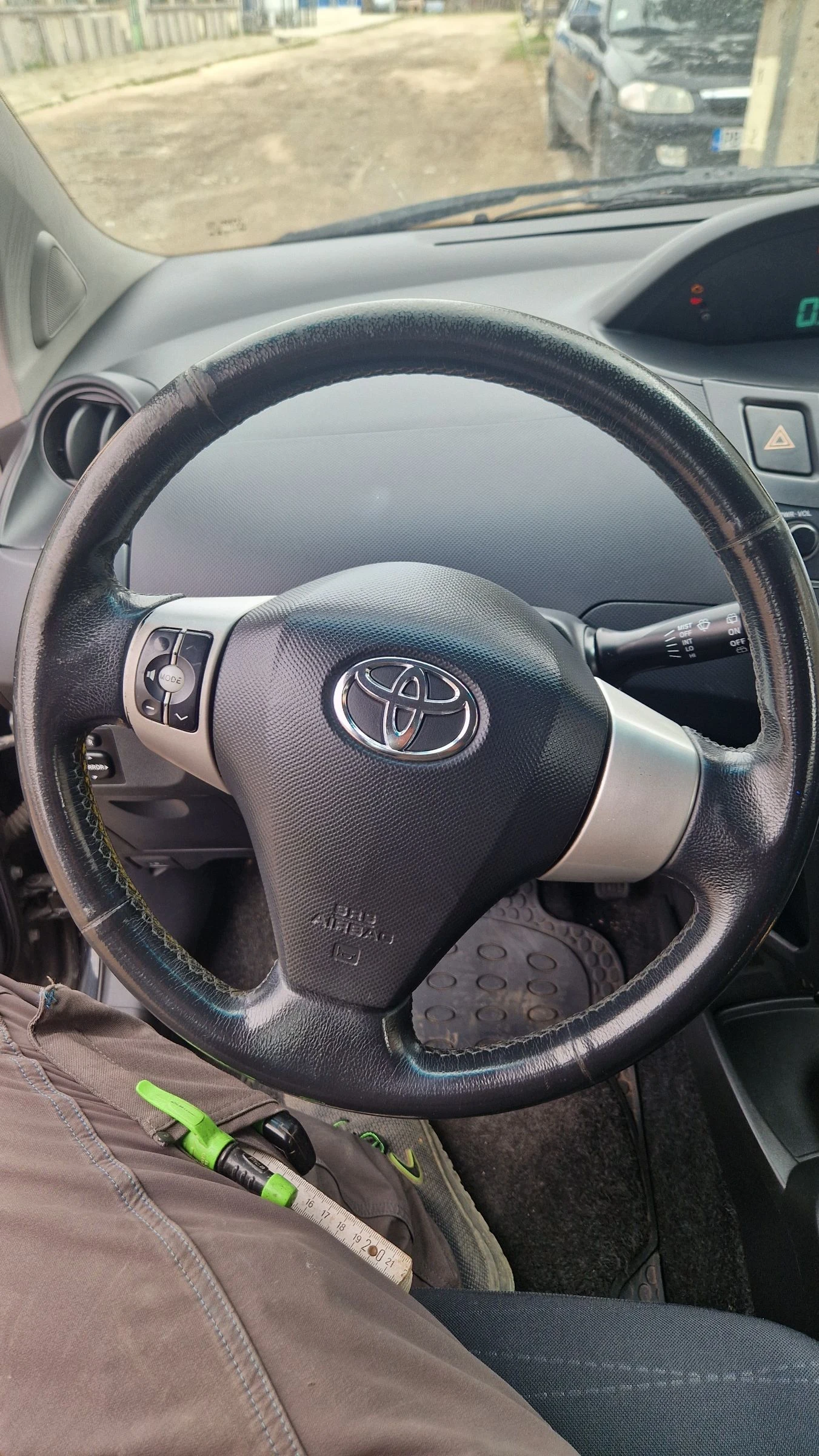 Toyota Yaris  - изображение 8