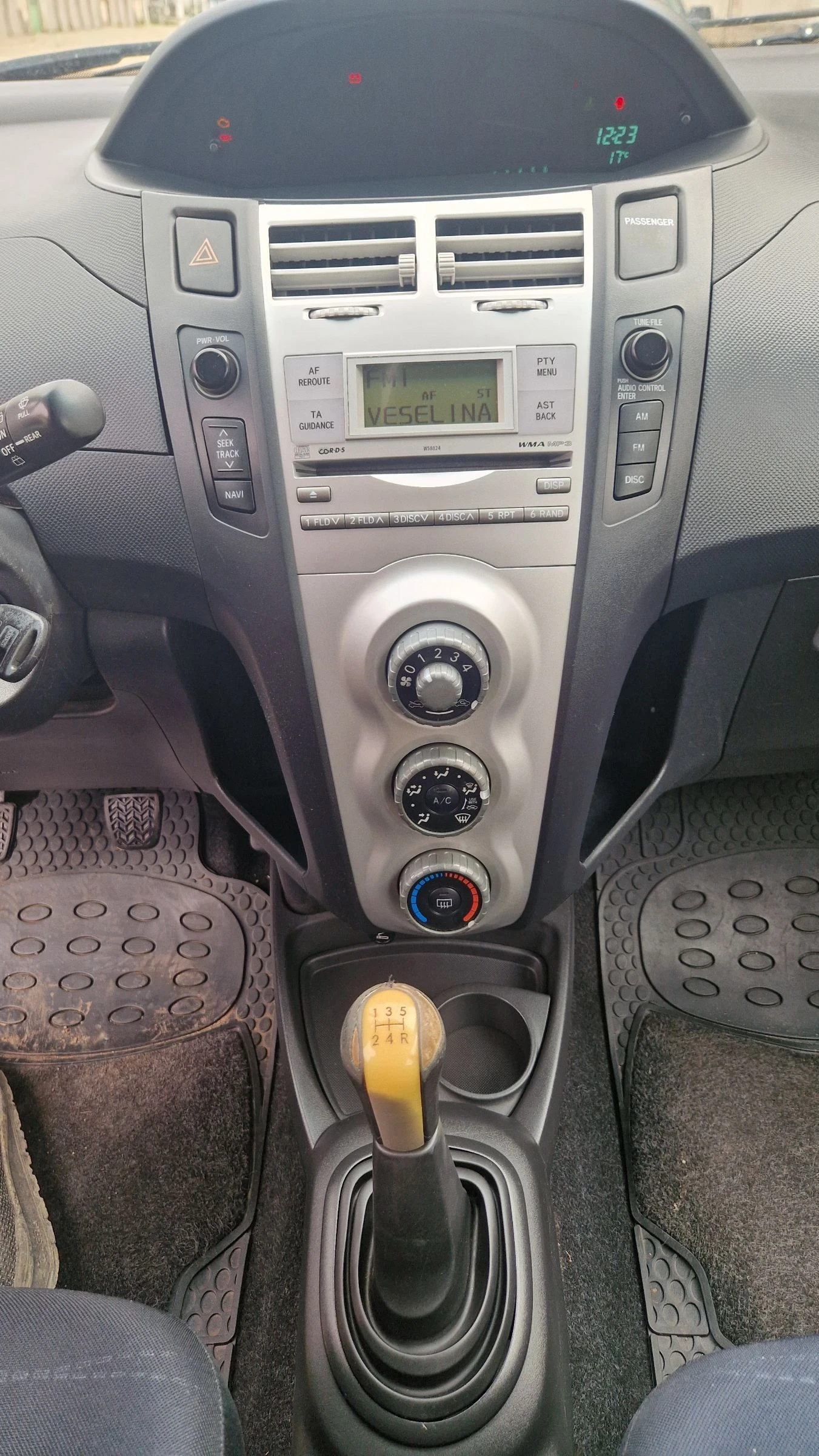 Toyota Yaris  - изображение 7