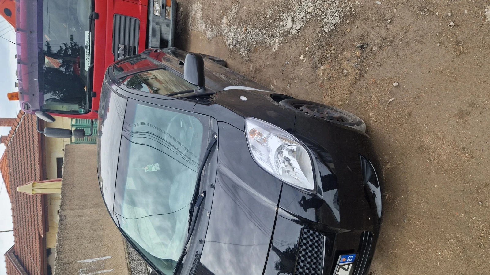 Toyota Yaris  - изображение 2