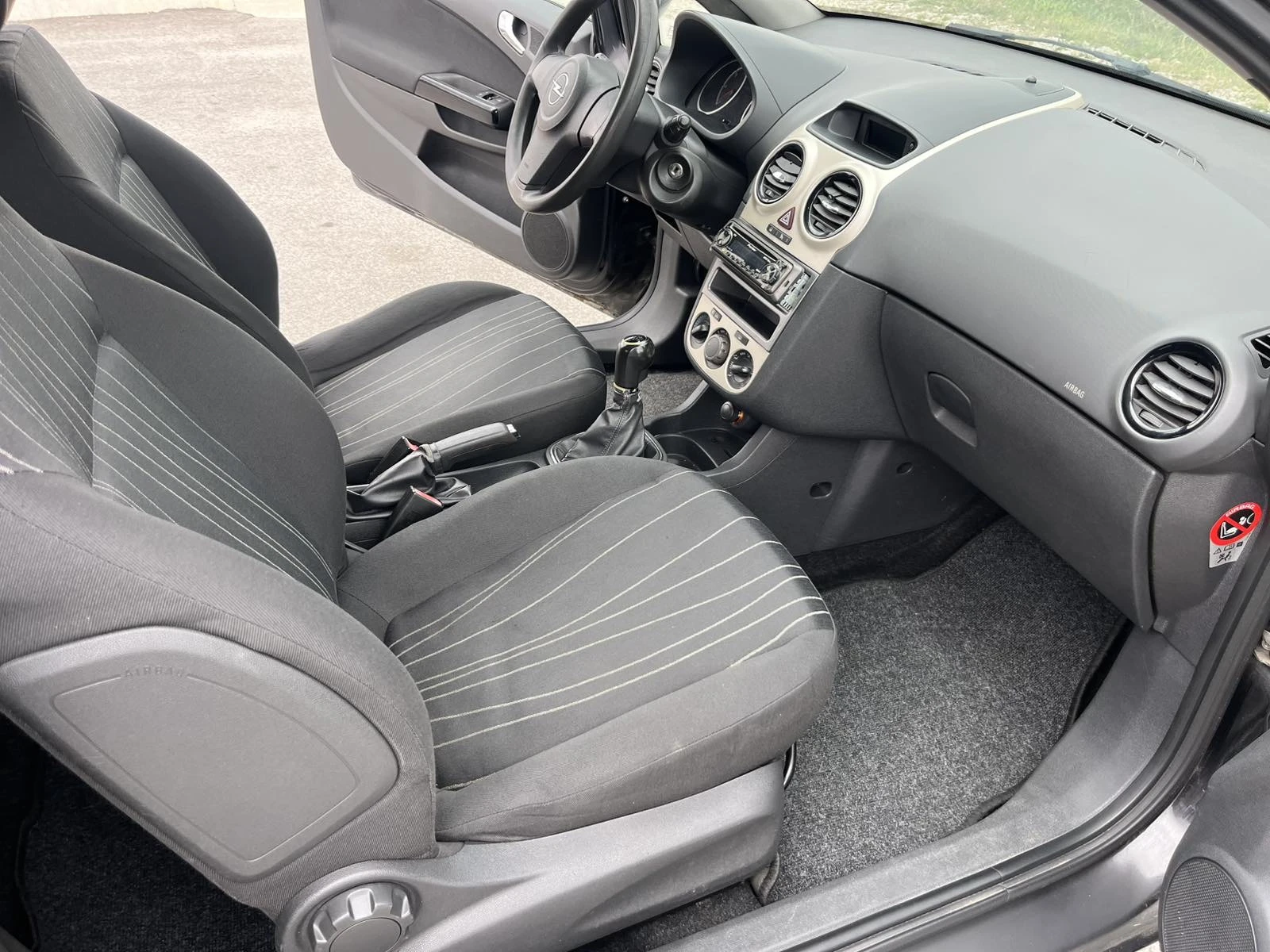 Opel Corsa 1.3CDTI 75кс EURO 4 КЛИМАТИК - изображение 9