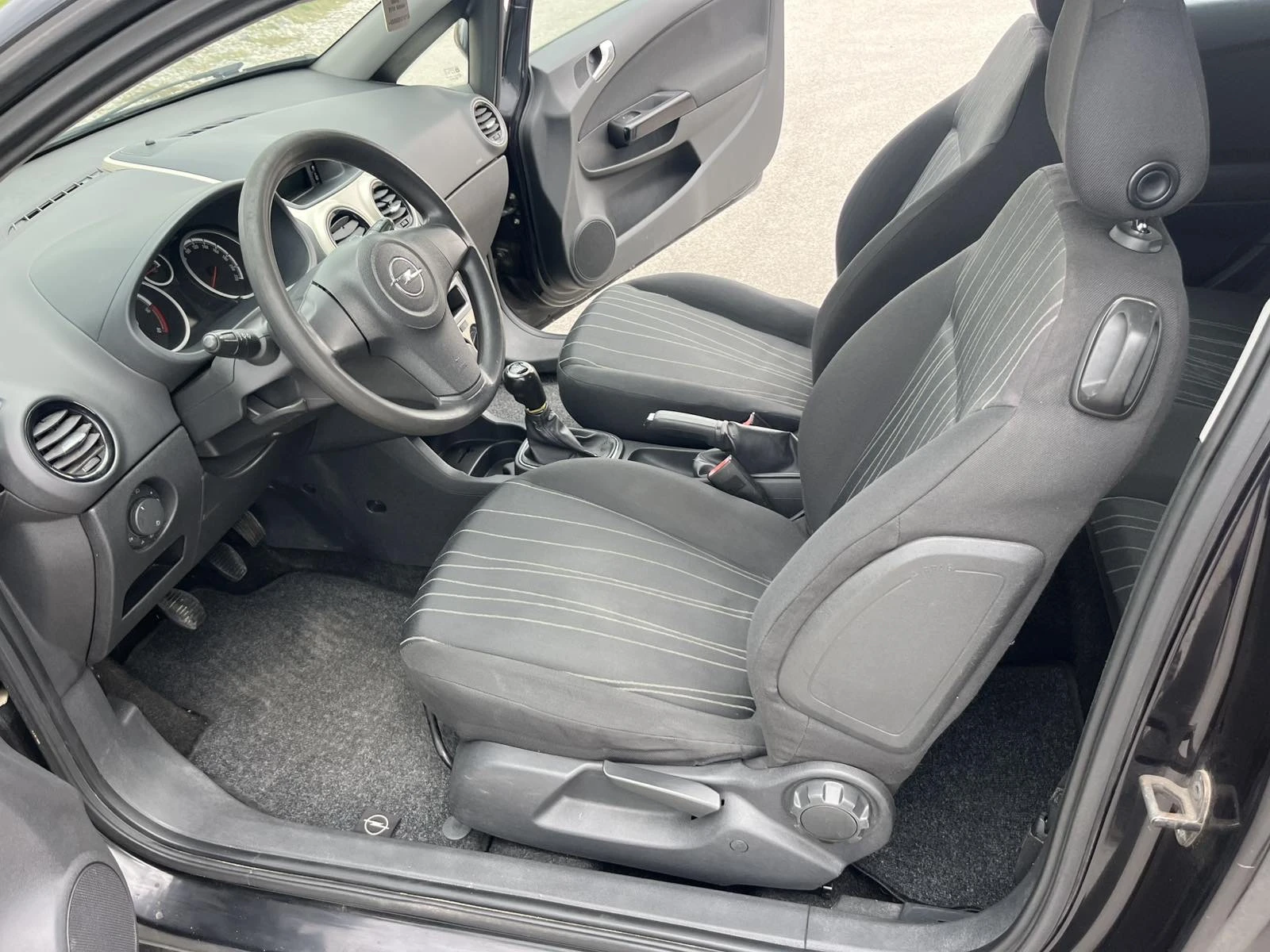 Opel Corsa 1.3CDTI 75кс EURO 4 КЛИМАТИК - изображение 8