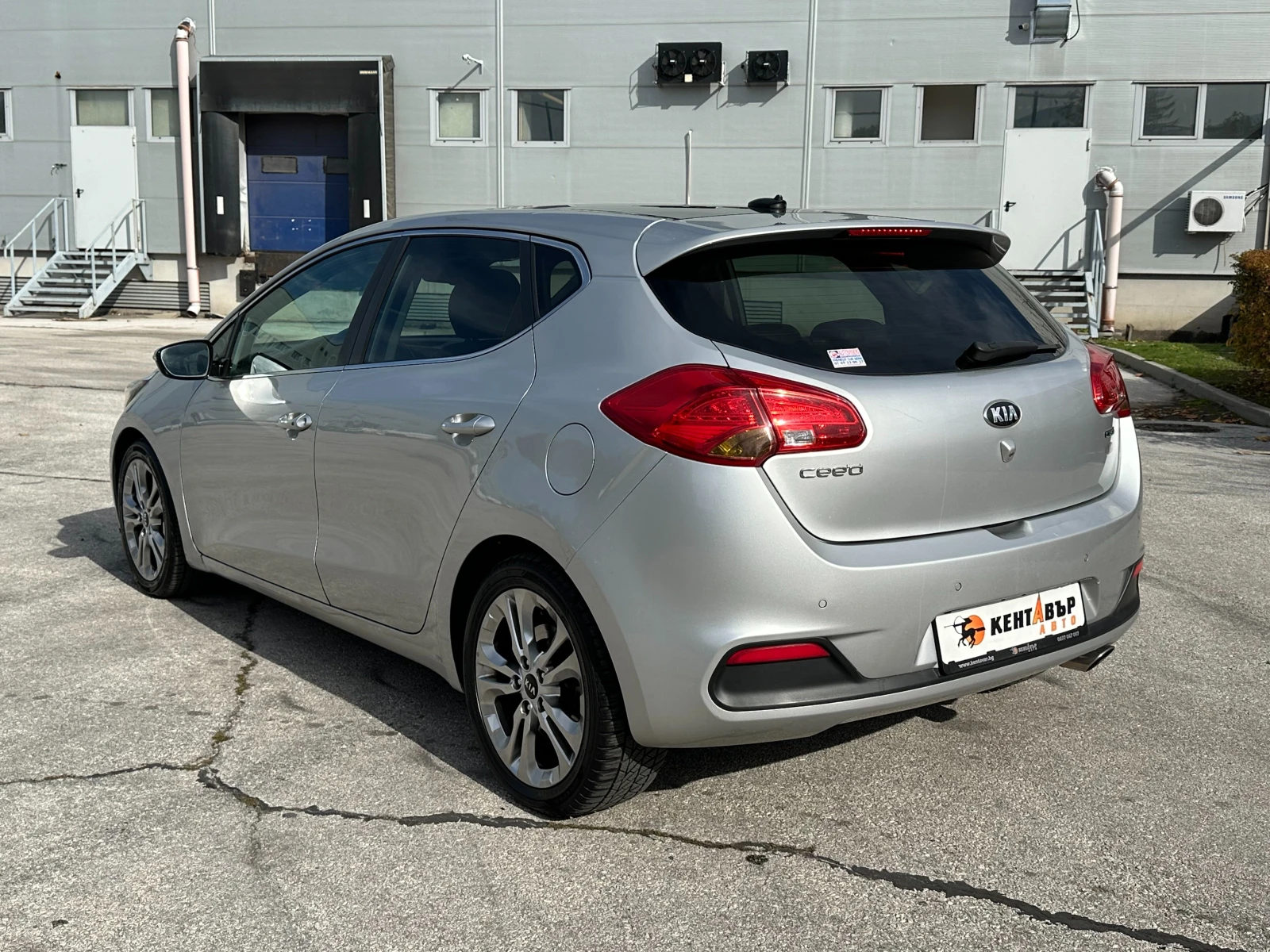 Kia Ceed 1.6d 110 ..  | Mobile.bg   3
