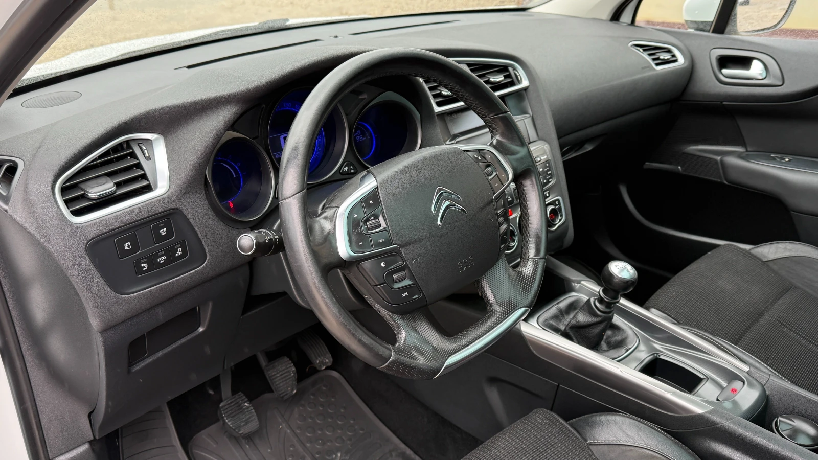 Citroen C4 1.6eHDI/EXCLUSIVE/ПАНОРАМА/МАСАЖ СЕДАЛКИ/КСЕНОН, снимка 12 - Автомобили и джипове - 54074070