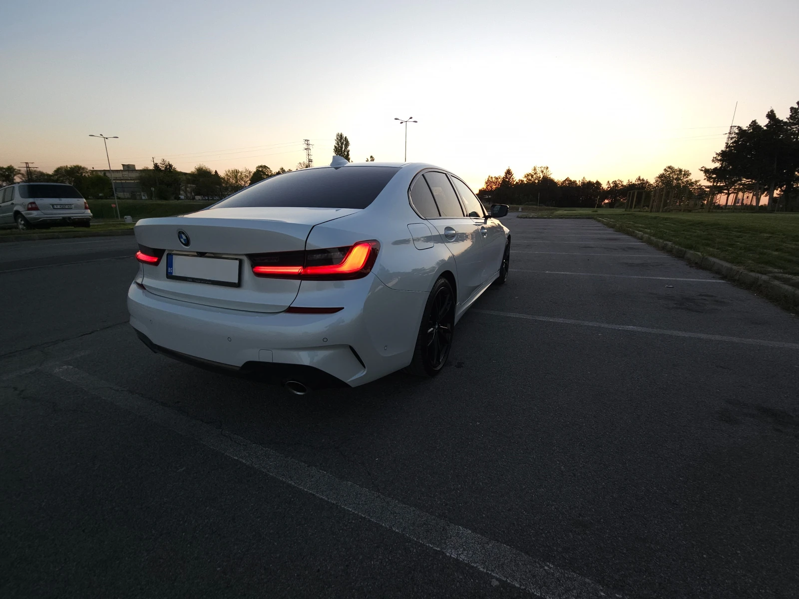 BMW 320 xDrive M Sport, снимка 8 - Автомобили и джипове - 54512094