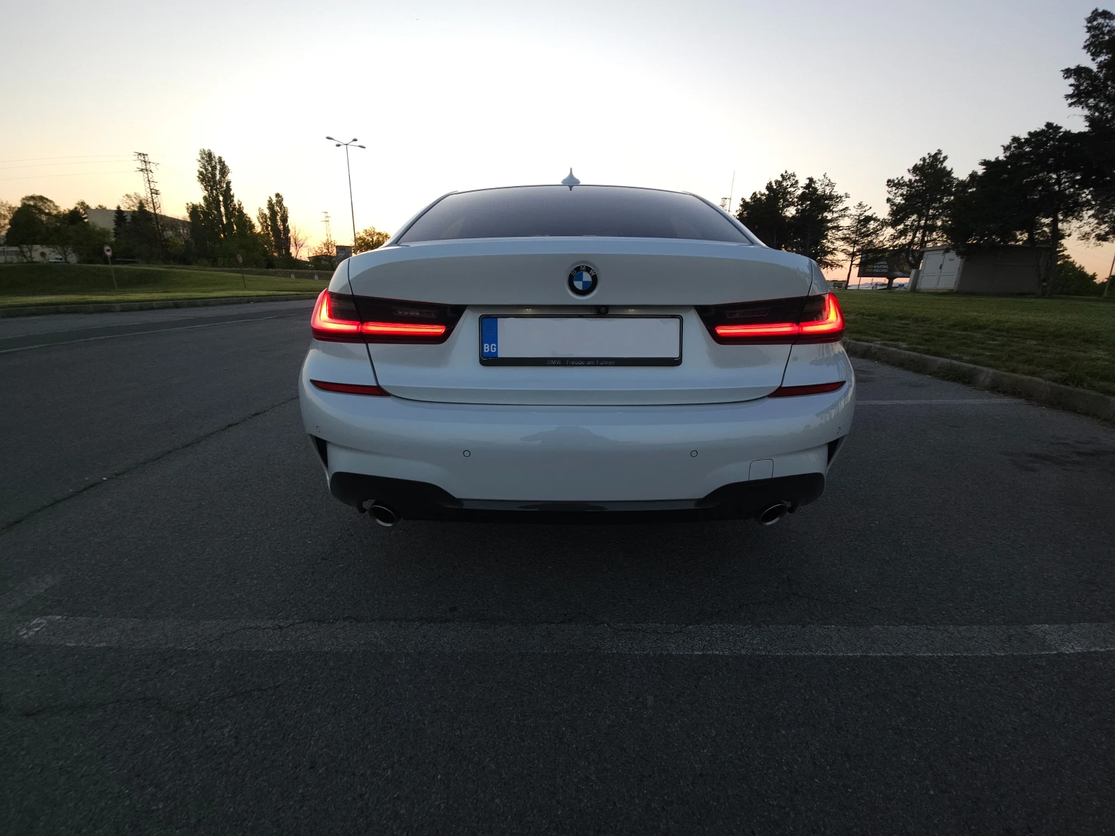 BMW 320 xDrive M Sport, снимка 7 - Автомобили и джипове - 54512094