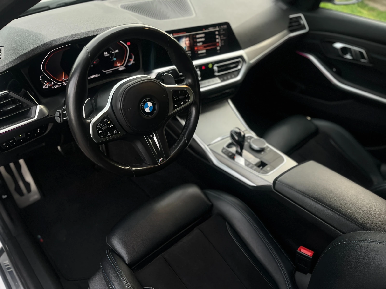 BMW 320 xDrive M Sport, снимка 10 - Автомобили и джипове - 54512094