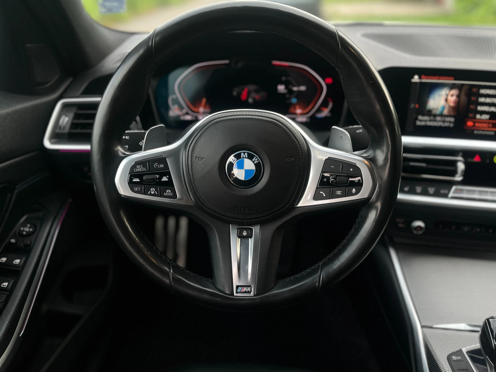 BMW 320 xDrive M Sport, снимка 11 - Автомобили и джипове - 54512094