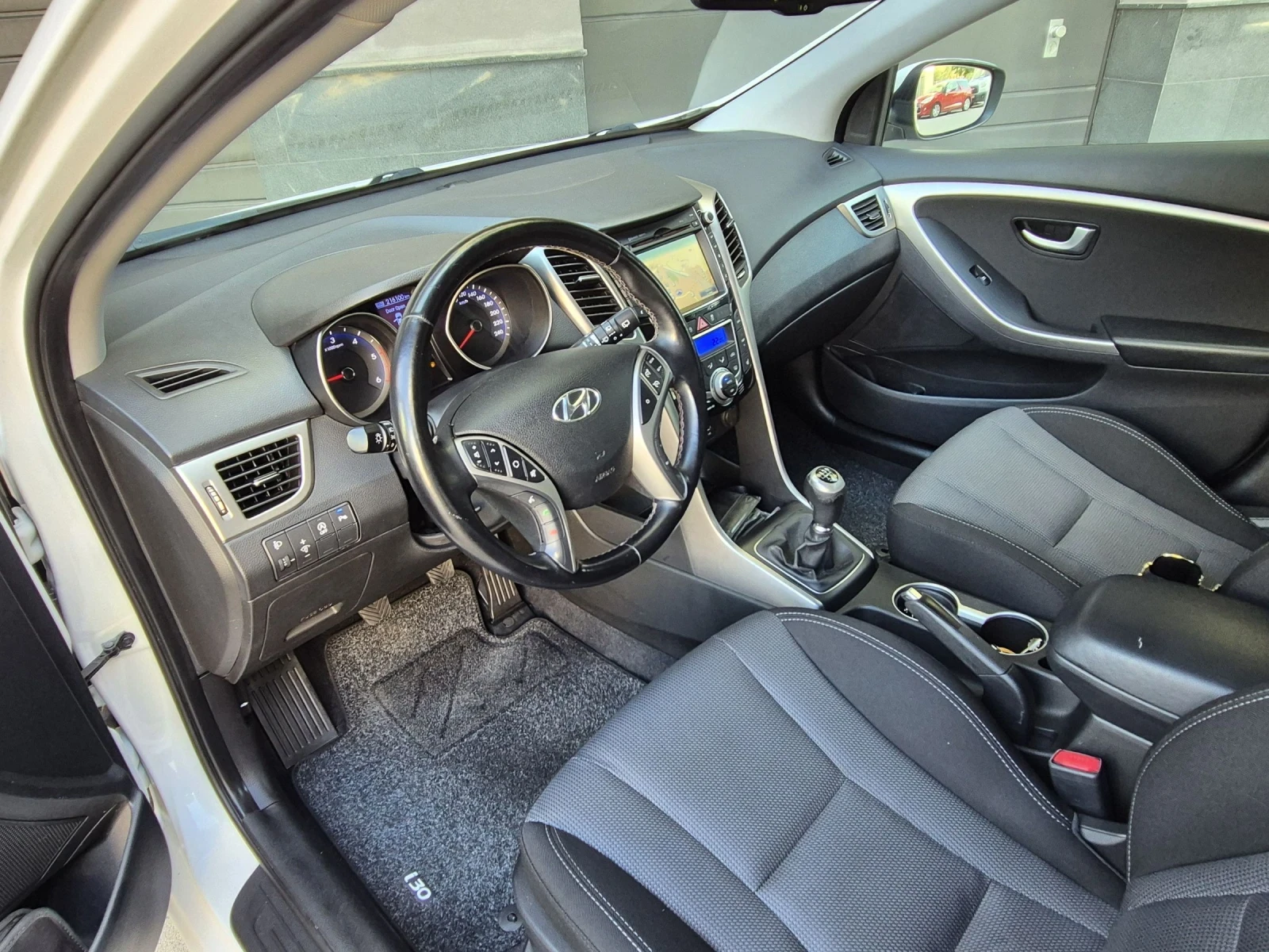 Hyundai I30 1.6Crdi#Navi#, снимка 8 - Автомобили и джипове - 55409099