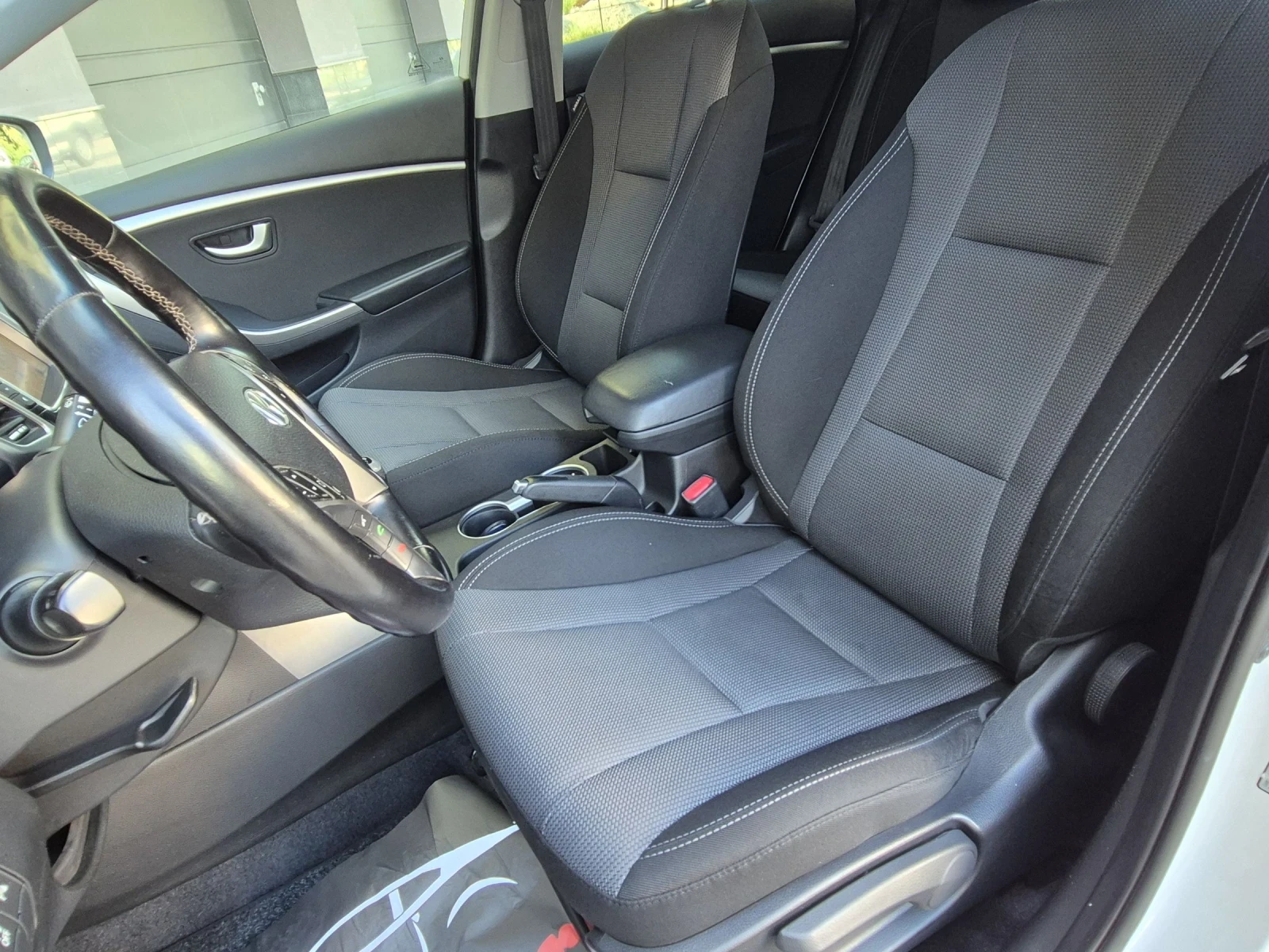 Hyundai I30 1.6Crdi#Navi#, снимка 9 - Автомобили и джипове - 55409099