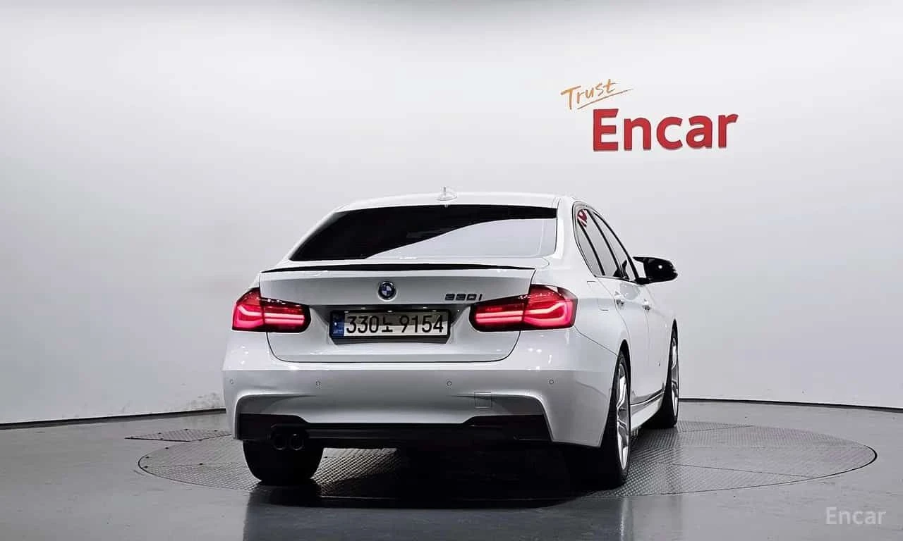 BMW 330 * M Sport Shadow * ОПЦИЯ ЗА ФИНАНСИРАНЕ, снимка 4 - Автомобили и джипове - 55647386