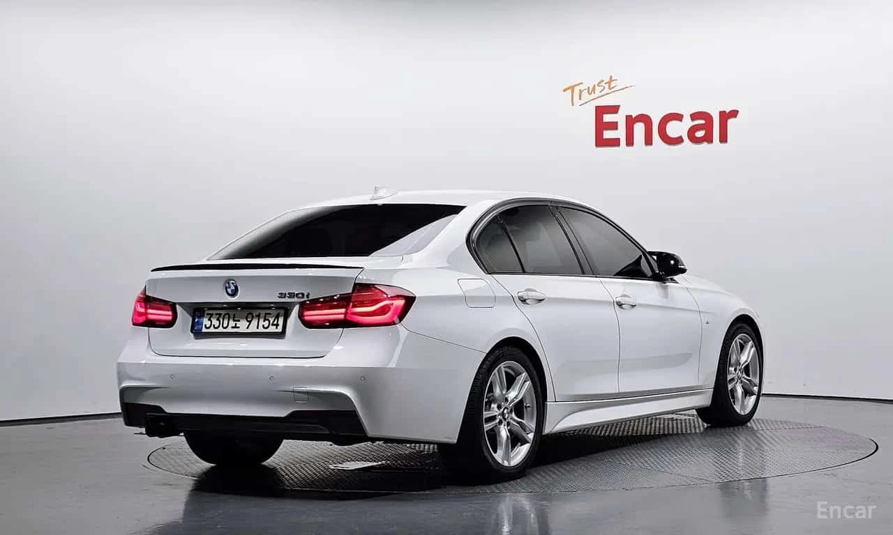 BMW 330 * M Sport Shadow * ОПЦИЯ ЗА ФИНАНСИРАНЕ, снимка 2 - Автомобили и джипове - 55647386