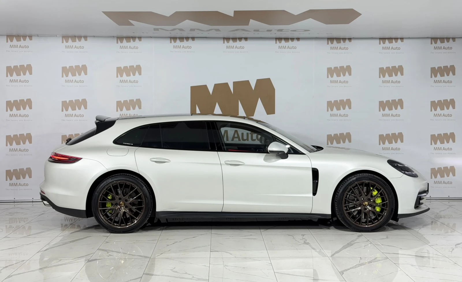Porsche Panamera 4 E-Hybrid* Sport Turismo* BOSE* Chrono* Pano, снимка 2 - Автомобили и джипове - 56007321