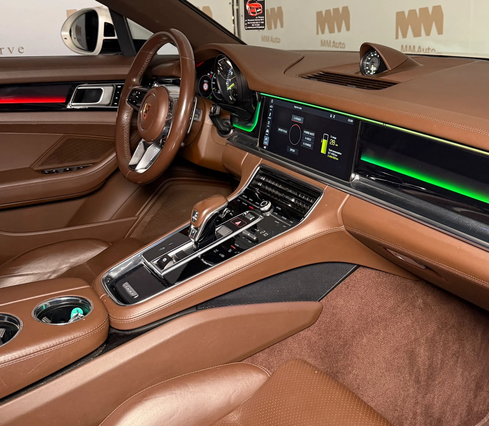 Porsche Panamera 4 E-Hybrid* Sport Turismo* BOSE* Chrono* Pano, снимка 11 - Автомобили и джипове - 56007321