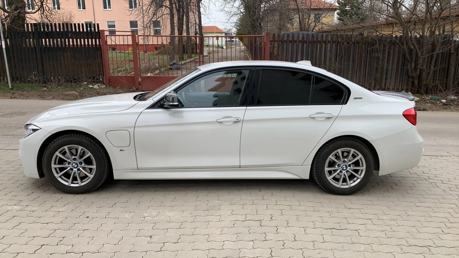 BMW 330 e iPerformance M, снимка 10 - Автомобили и джипове - 56538212
