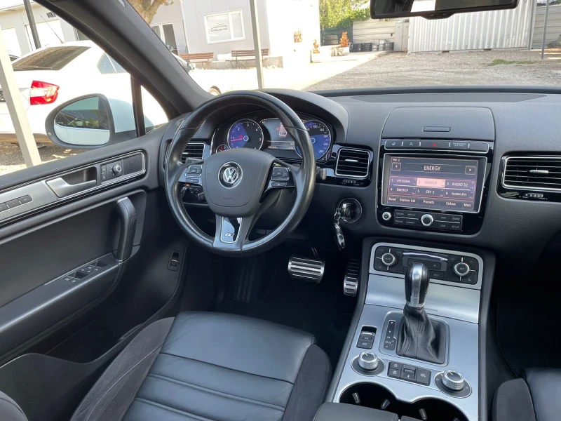 VW Touareg Facelift/R Line/Navi/Camera/262к.с, снимка 10 - Автомобили и джипове - 48508802