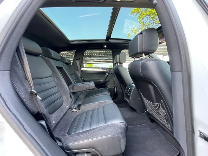 VW Touareg Facelift/R Line/Navi/Camera/262к.с, снимка 16 - Автомобили и джипове - 48508802