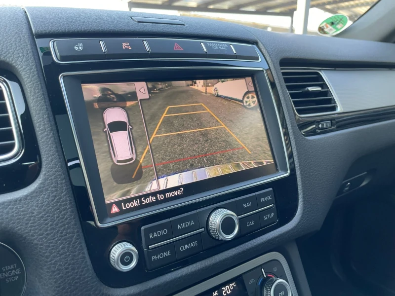 VW Touareg Facelift/R Line/Navi/Camera/262к.с, снимка 17 - Автомобили и джипове - 48508802