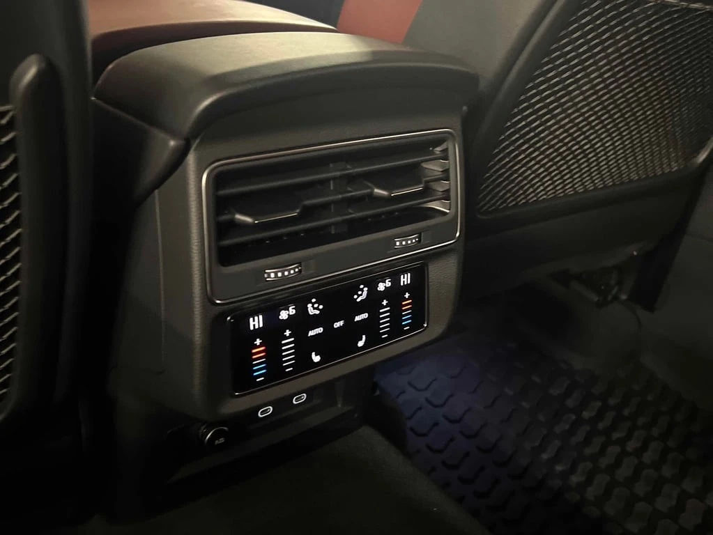 Audi SQ8 * 4.0 TFSI quattro * CARFAX * БЕЗ ПЪРВОНАЧАЛНА ВНО - изображение 10