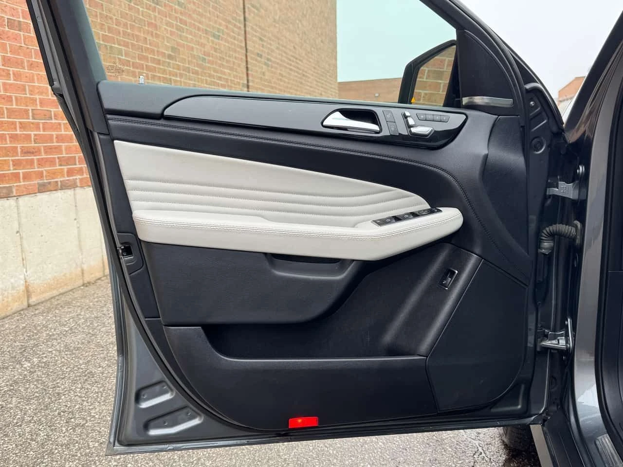 Mercedes-Benz GLE 43 AMG * CARFAX * NIGHT PACKAGE * МАСАЖ * ПАНОРАМА, снимка 12 - Автомобили и джипове - 53803677