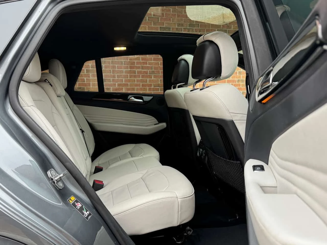 Mercedes-Benz GLE 43 AMG * CARFAX * NIGHT PACKAGE * МАСАЖ * ПАНОРАМА, снимка 11 - Автомобили и джипове - 53803677