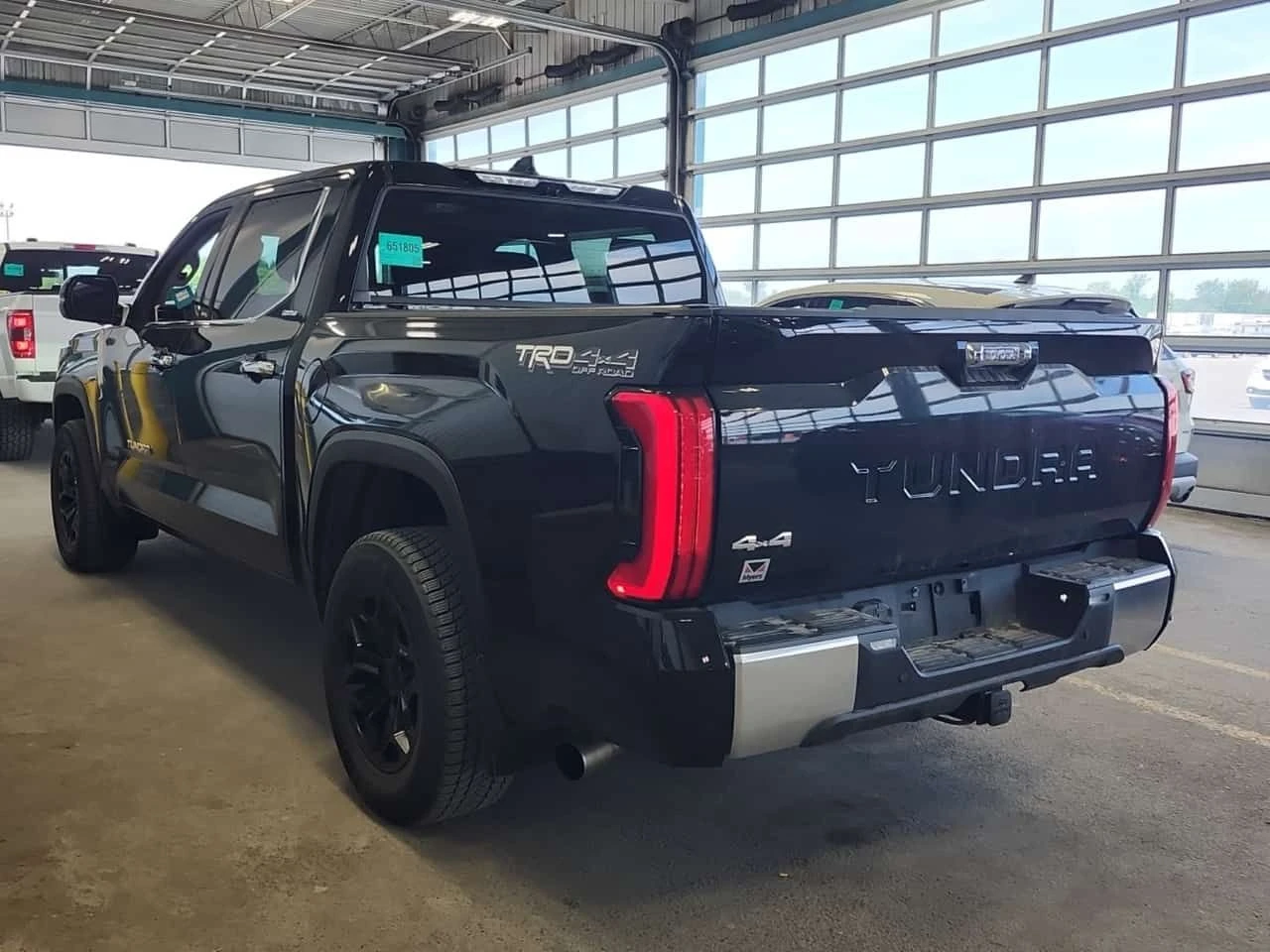 Toyota Tundra  LIMITED HYBRID CREW CAB SHORT BED , снимка 4 - Автомобили и джипове - 55180342