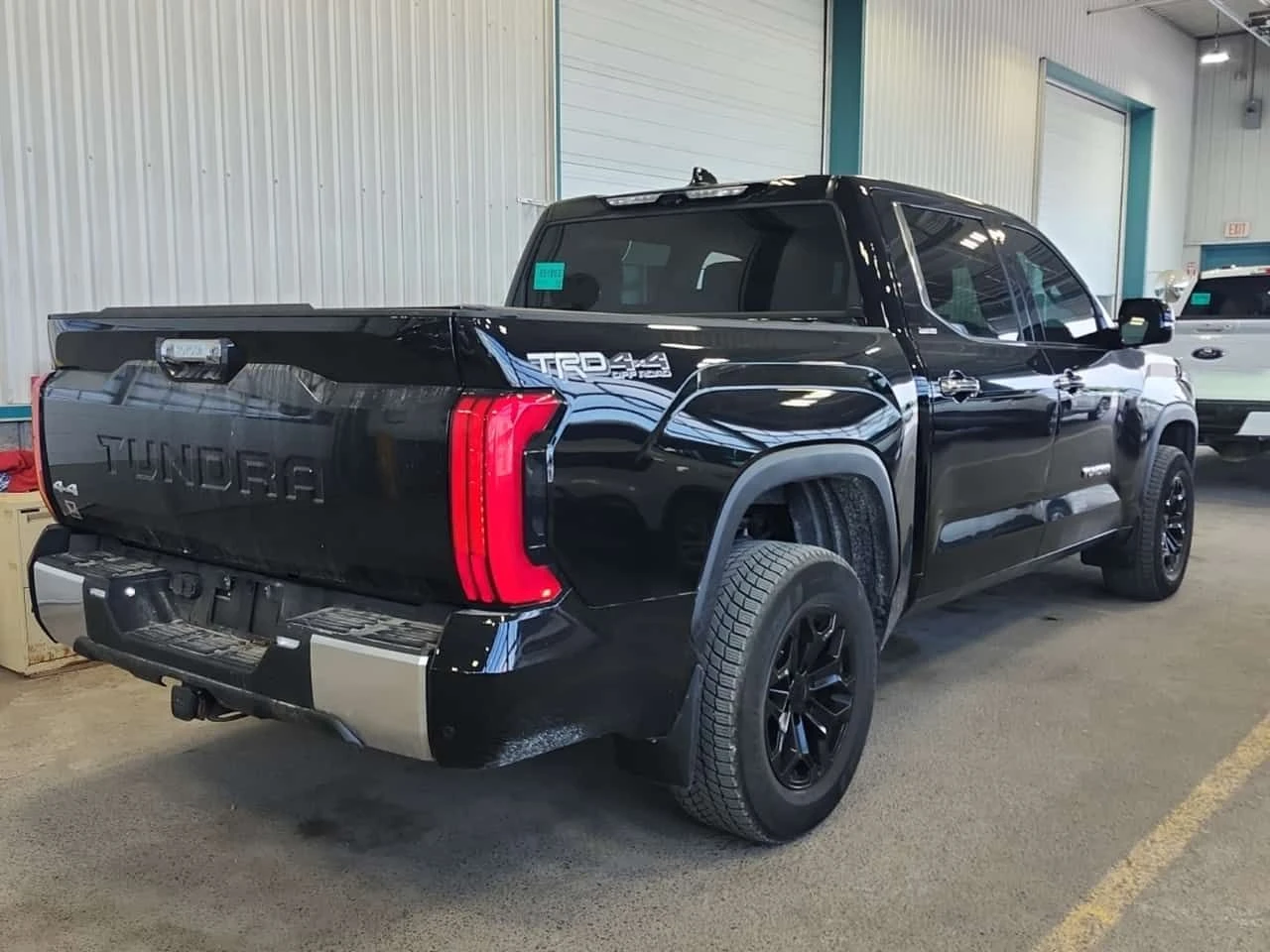 Toyota Tundra  LIMITED HYBRID CREW CAB SHORT BED , снимка 3 - Автомобили и джипове - 55180342