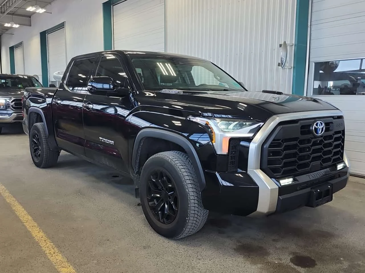 Toyota Tundra  LIMITED HYBRID CREW CAB SHORT BED , снимка 2 - Автомобили и джипове - 55180342
