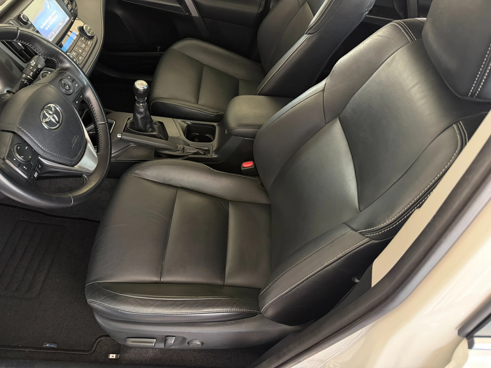 Toyota Rav4 2.0i* 4x4* СЕРВИЗНА КНИЖКА С ПЪЛНА ИСТОРИЯ В ТОЙОТ, снимка 8 - Автомобили и джипове - 55539830