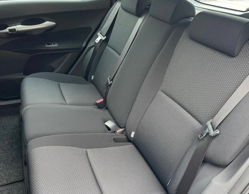 Toyota Auris 1.6i/SOLL, снимка 14 - Автомобили и джипове - 53156408