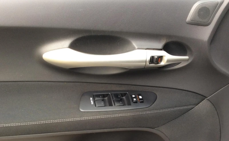 Toyota Auris 1.6i/SOLL, снимка 15 - Автомобили и джипове - 53156408