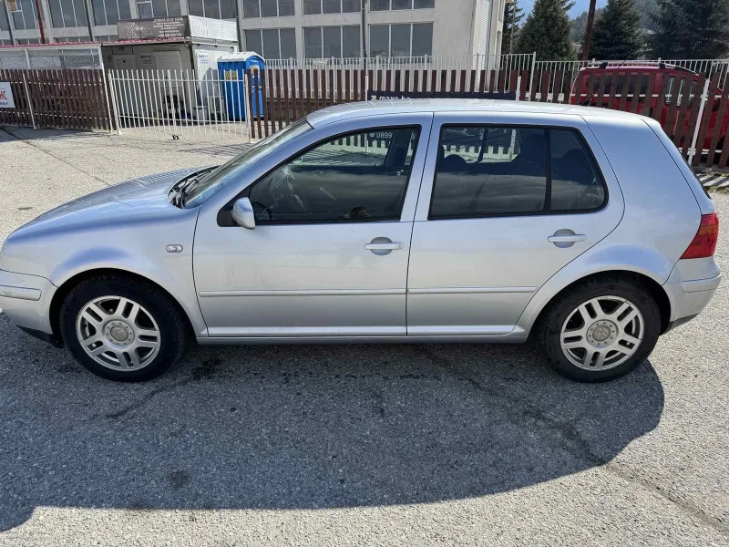 VW Golf 1.6, снимка 3 - Автомобили и джипове - 53170602