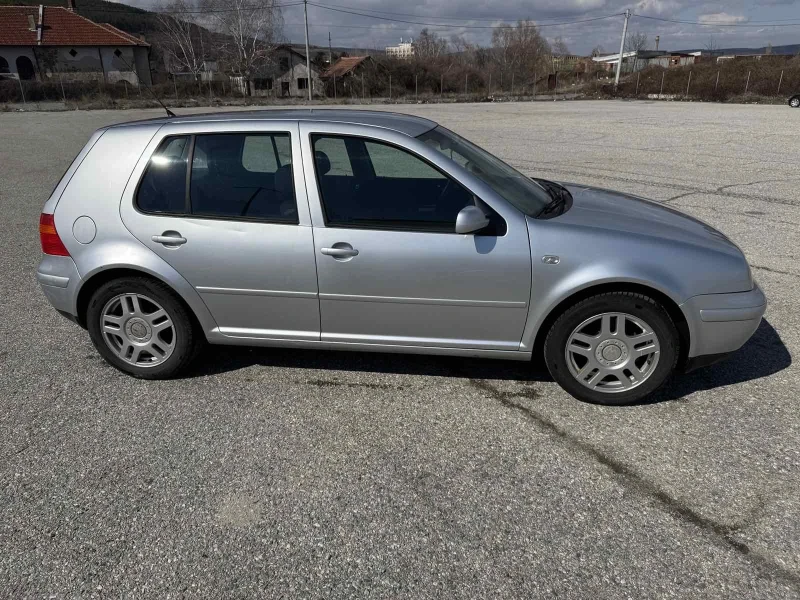 VW Golf 1.6, снимка 4 - Автомобили и джипове - 53170602
