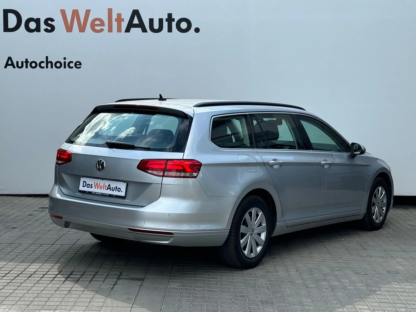 VW Passat Comfortline 2.0TDI BMT - изображение 3