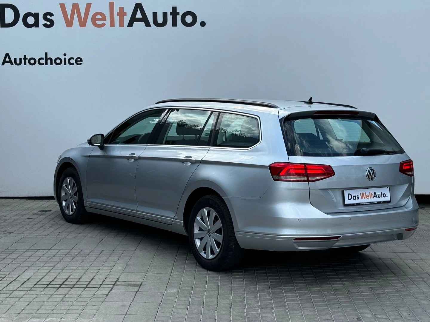 VW Passat Comfortline 2.0TDI BMT - изображение 4